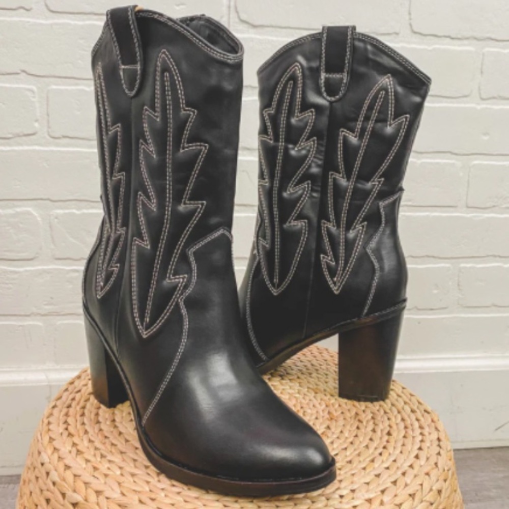 RAYLYN COWBOY BOOT BLACK. Size 8.5, New in Box, have 2 available